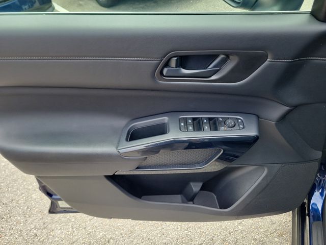 2025 Nissan Pathfinder SV - Photo 17