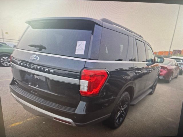 Used 2024 Ford Expedition XLT with VIN 1FMJU1J88REB11748 for sale in Kansas City