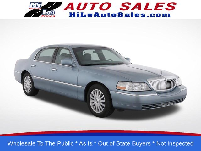 Blue 2005 Lincoln Town Car Sedan Rear-Wheel Drive 4-Speed Automatic Overdrive