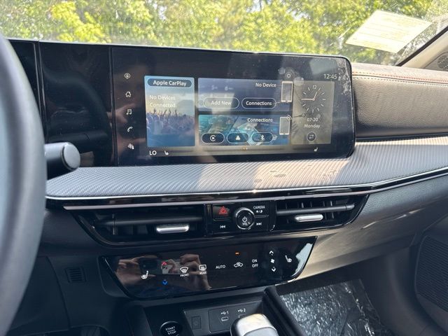 Certified Used 2025 Gun Metallic/Super Black Nissan SR image 9