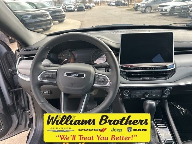 2024 Jeep Compass Limited - Silver Zynith Metallic Clearcoat exterior view 14