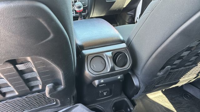 Used 2021 White Jeep Rubicon image 21