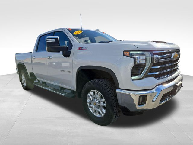 White (Iridescent Pearl Tricoat) 2024 Chevrolet Silverado 3500HD LTZ Crew Cab 4WD Pickup Truck Four-Wheel Drive Automatic