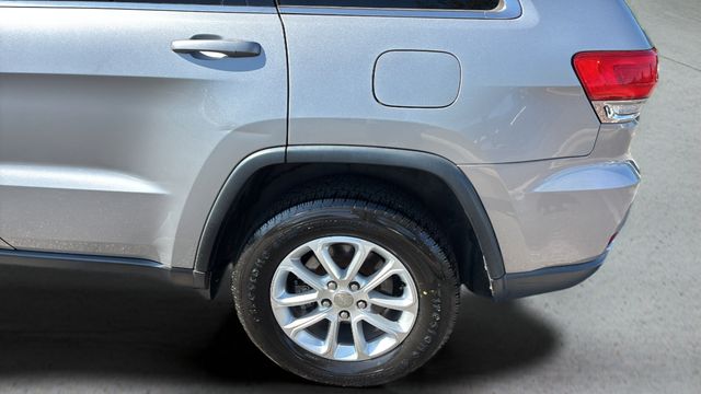 Used 2016 Silver Jeep Laredo image 36