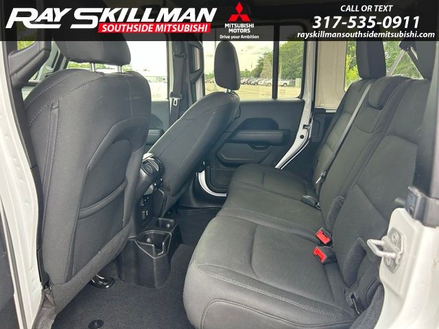 Used 2019 White Jeep Unlimited Sahara image 11