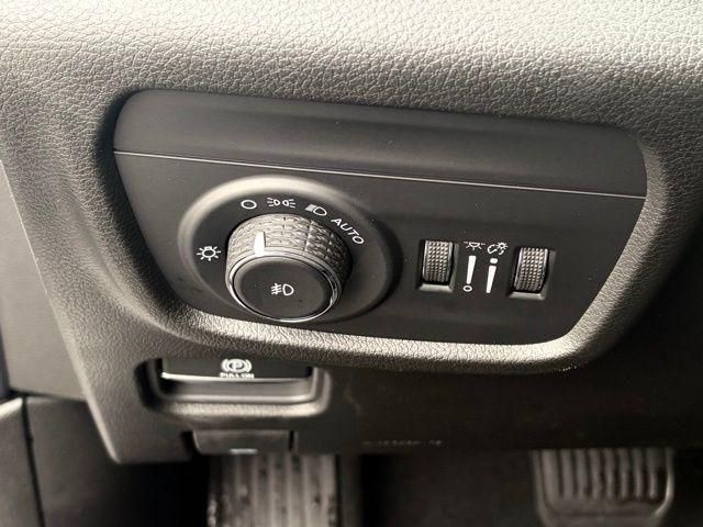 new 2026 Jeep Grand Cherokee car, priced at $45,400