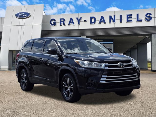  2019 Toyota Highlander LE FWD   