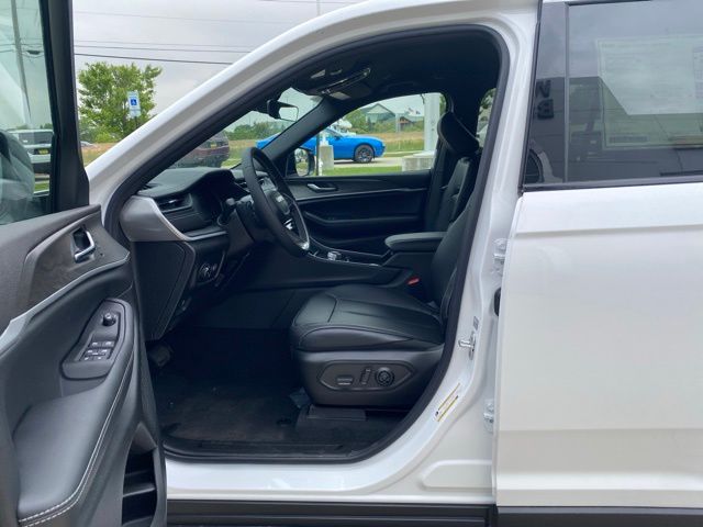 2026 Jeep Grand Cherokee Limited - Bright White Clearcoat exterior view 11