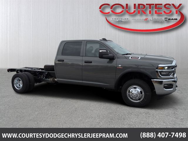Ceramic Gray Clearcoat 2026 RAM 3500 Chassis Pickup Truck Four-Wheel Drive 8-Speed Automatic