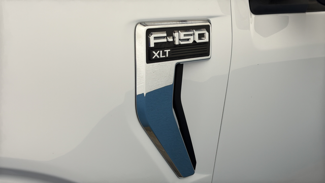 Used 2023 Oxford White Ford XLT image 39