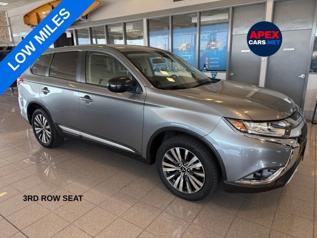 Gray 2020 Mitsubishi Outlander SUV / Crossover Front-Wheel Drive Continuously Variable Transmission