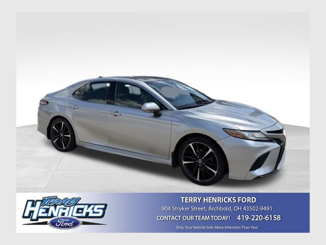 Silver 2018 Toyota Camry Sedan Front-Wheel Drive 8-Speed Automatic