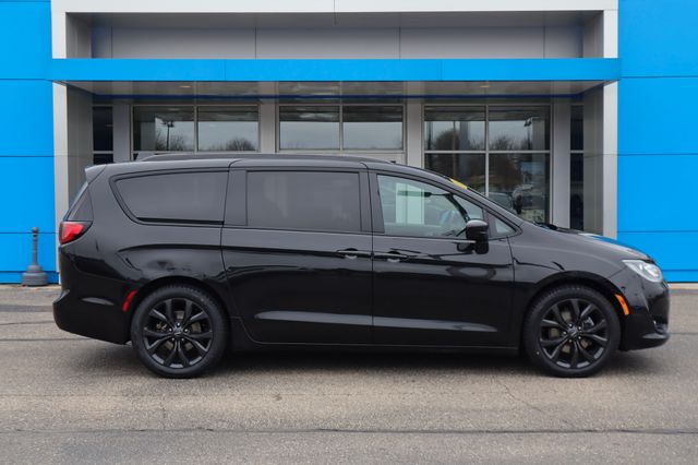 View vehicle photo 2