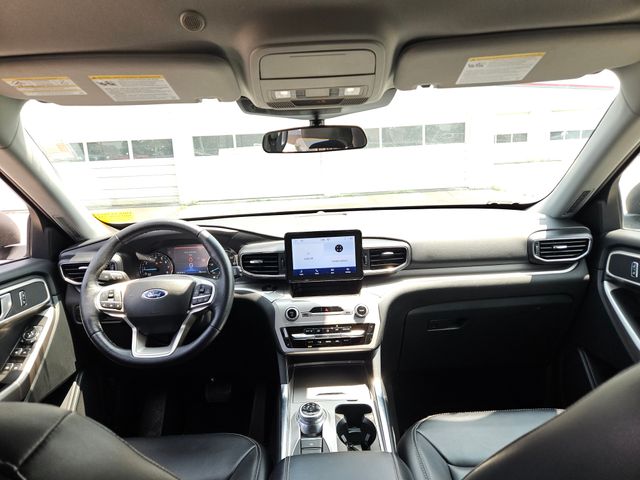 2023 Ford Explorer XLT photo