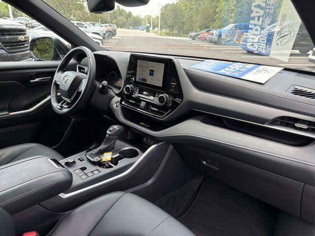 Used 2025 Toyota Highlander SUV