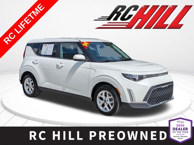 Snow White Pearl 2024 Kia Soul SUV / Crossover Front-Wheel Drive Continuously Variable Transmission