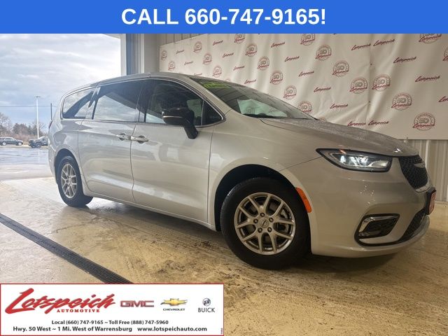 Silver Mist Clearcoat 2024 Chrysler Pacifica Minivan Front-Wheel Drive 9-Speed Automatic