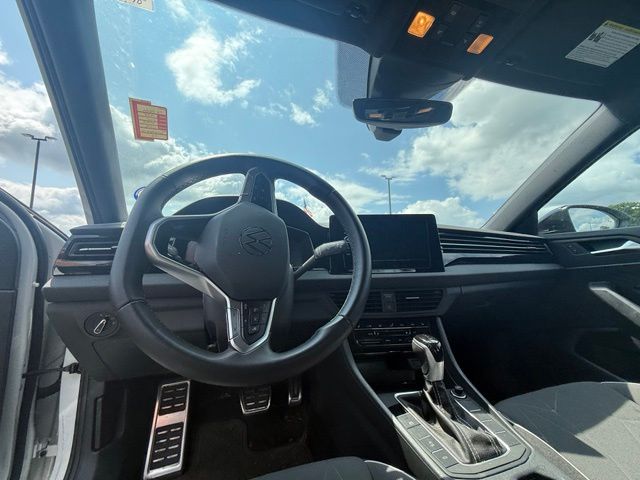 2025 Volkswagen Jetta 1.5T Sport - Image 4