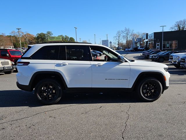 New 2025 White Jeep Altitude X image 18
