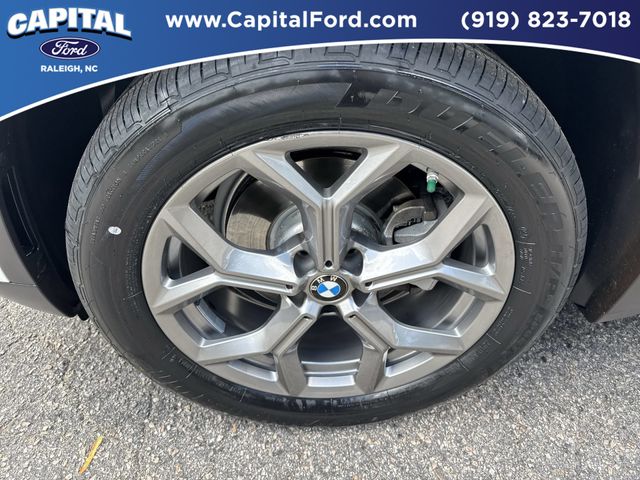 Used 2023 White BMW sDrive30i image 13