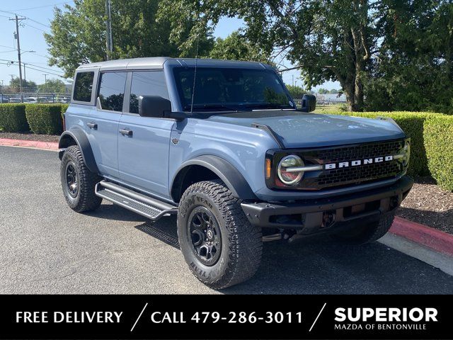 2023 Ford Bronco Azul (Azure Gray Metallic Tri-Coat) SUV/Crossover Todo terreno Automática