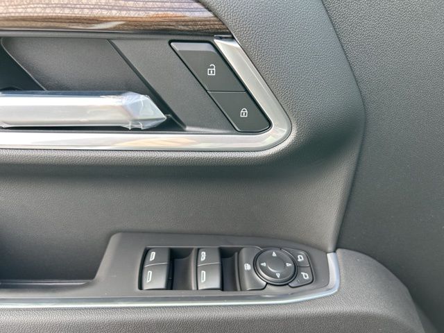 2025 Chevrolet Silverado 1500 LT photo