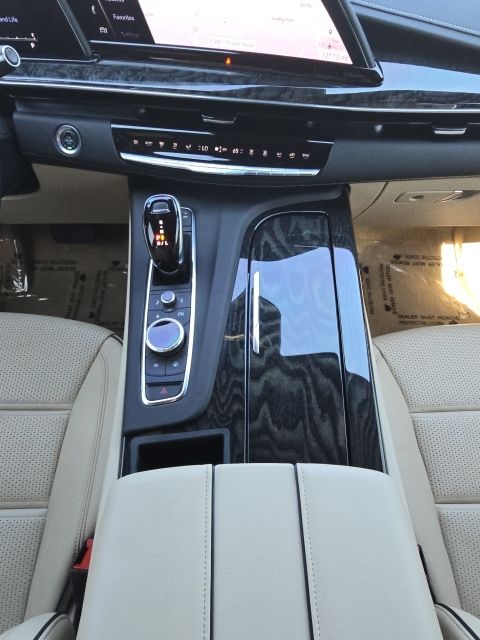 2021 Cadillac Escalade Premium Luxury:45327B1
