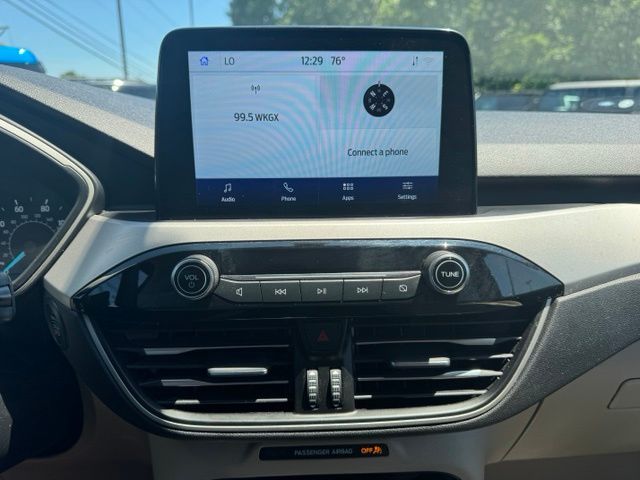 Used 2022 White Ford SE image 28