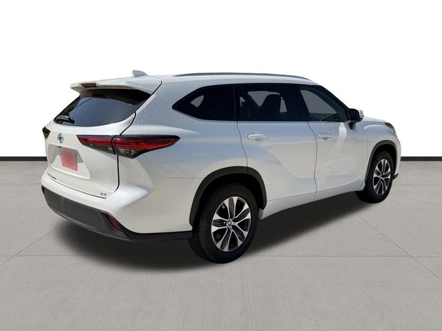 2021 Toyota Highlander XLE White at Don McGill Toyota