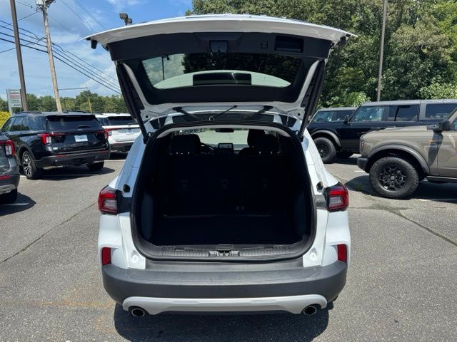 Used 2024 White Ford Active image 7