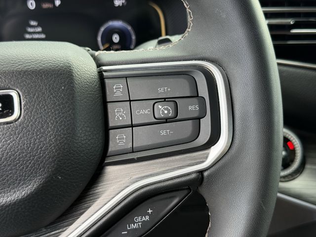 2024 Jeep Wagoneer Series II White at River Oaks CDJR