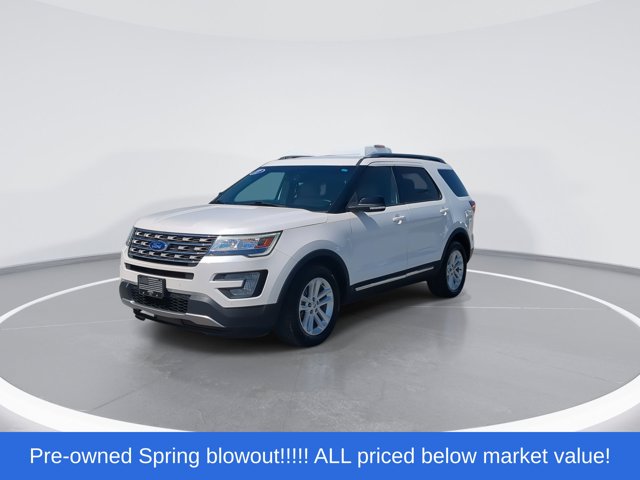Used 2017 White Ford XLT image 4
