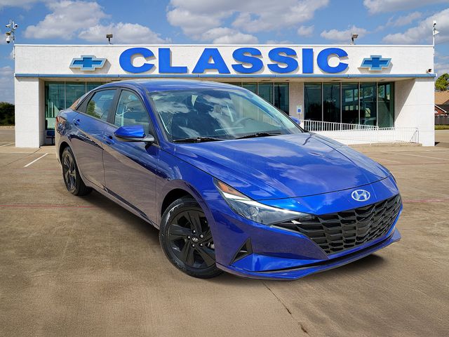 Intense Blue 2022 Hyundai Elantra SEL FWD Sedan Front-Wheel Drive Continuously Variable Transmission