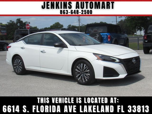 Glacier White 2025 Nissan Altima Sedan Front-Wheel Drive Continuously Variable Transmission