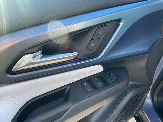 2024 Chevrolet Equinox EV LT photo