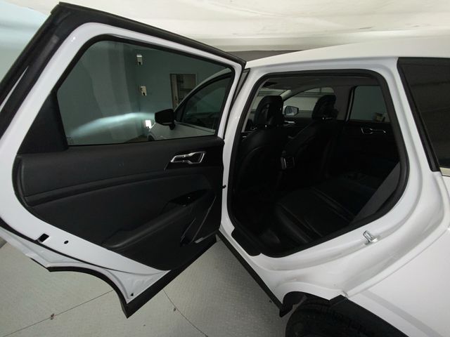 Used 2023 White Kia EX image 22