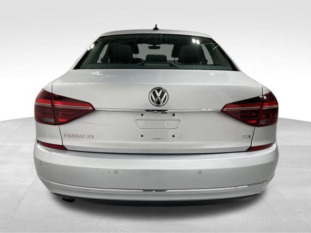 2017 Volkswagen Passat 1.8T SE photo