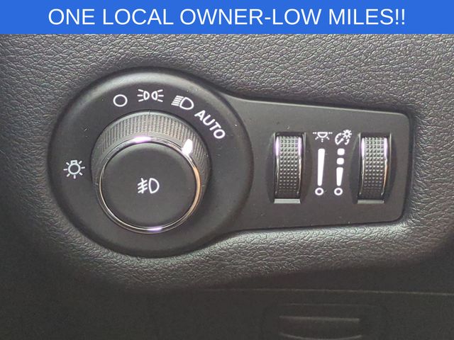 Used 2019 Blue Jeep Trailhawk image 18