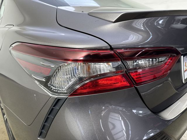 2021 Toyota Camry Hybrid SE photo