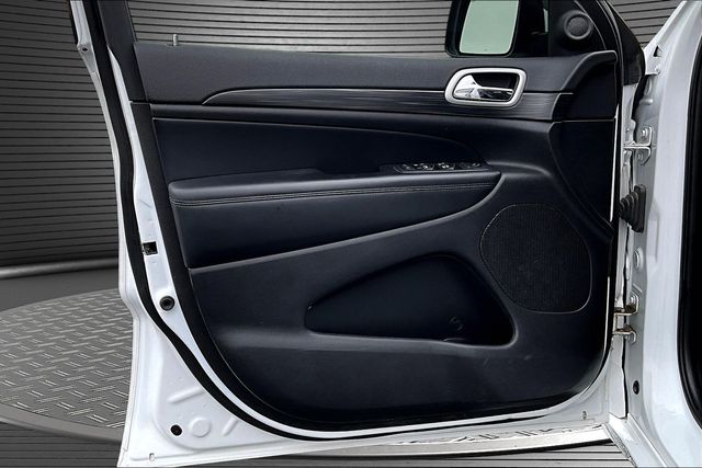 Used 2020 White Jeep Altitude image 20