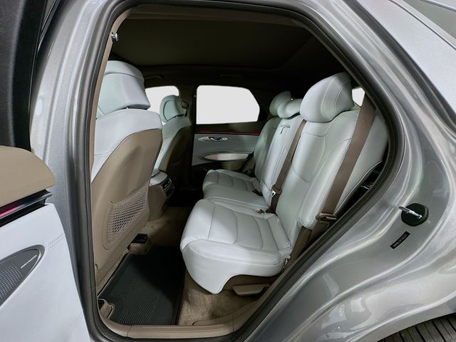 Thumbnail: 2026 Genesis GV70 - 17