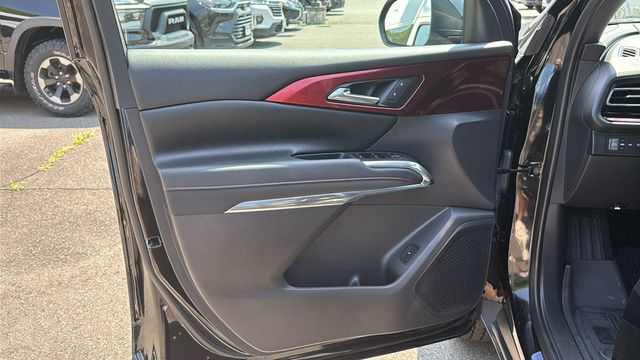 Used 2025 Chevrolet Traverse SUV