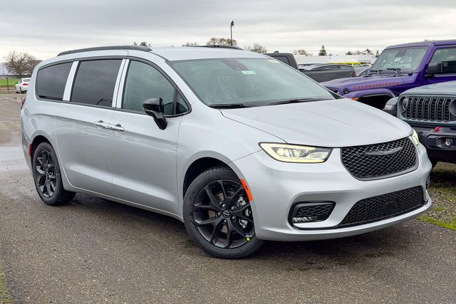 new 2026 Chrysler Pacifica car, priced at $47,675