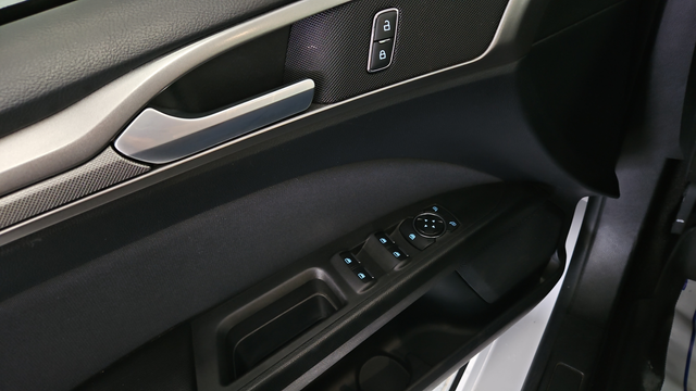 Used 2020 Oxford White Ford SE image 22