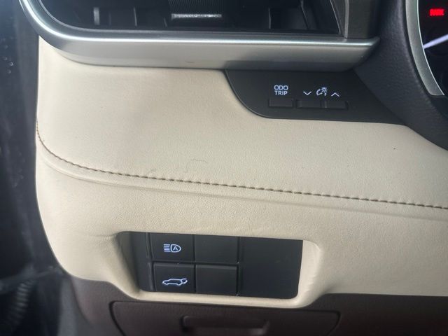 Used 2021 Toyota Highlander SUV