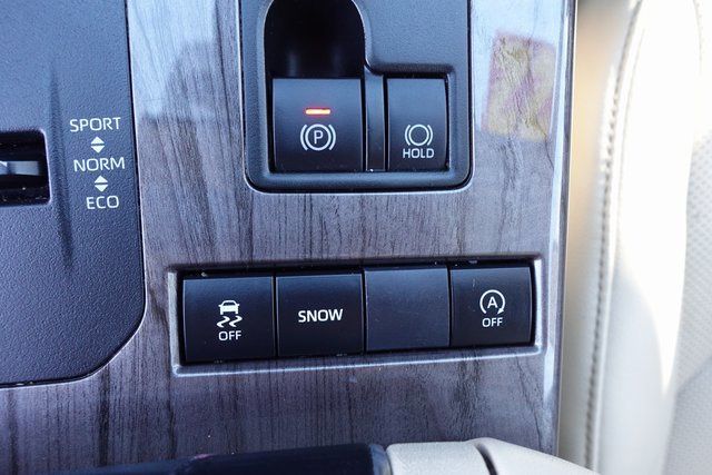 used 2022 Toyota Highlander car, priced at $32,499