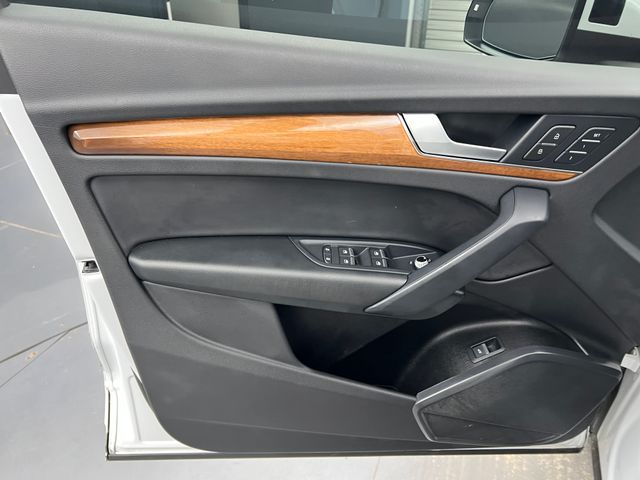 2023 Glacier White Metallic Audi Q5 40 Premium SUV