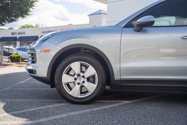2022 Cayenne Base picture #11
