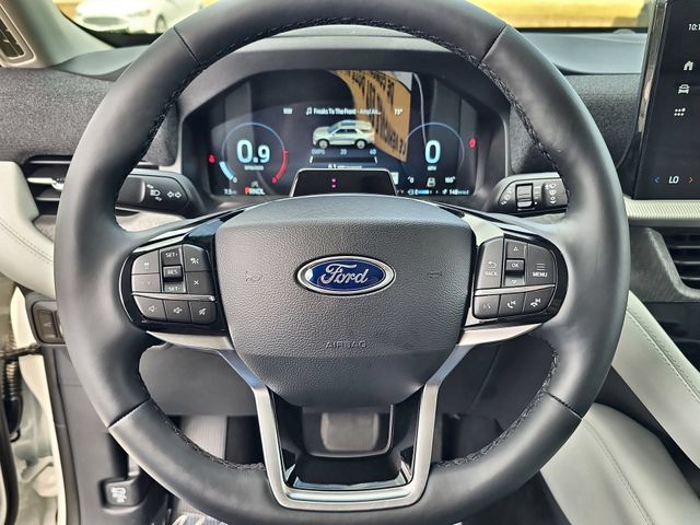 New 2026 Star White Metallic Tri-Coat Ford Platinum™ image 23