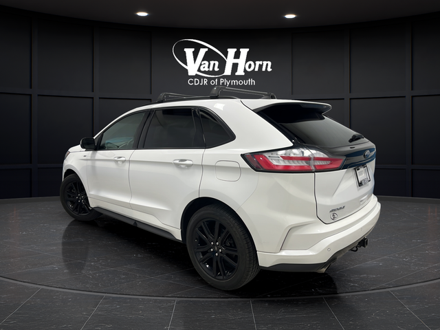 Used 2020 Star White Metallic Tri-Coat Ford ST Line image 5